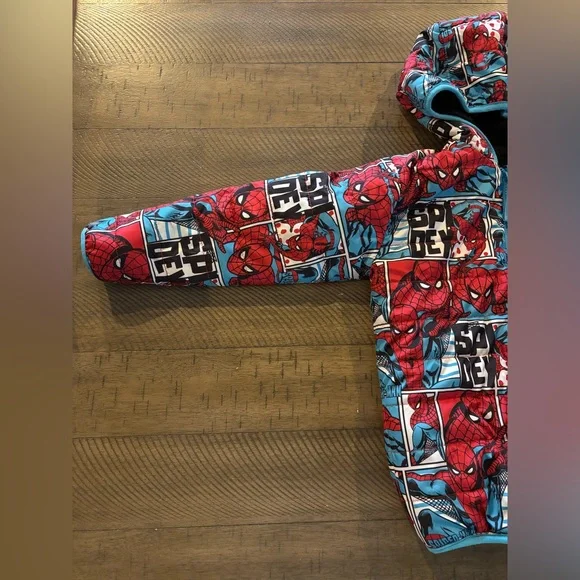 Boys Spider-Man puffer jacket! - Picture 4 of 7